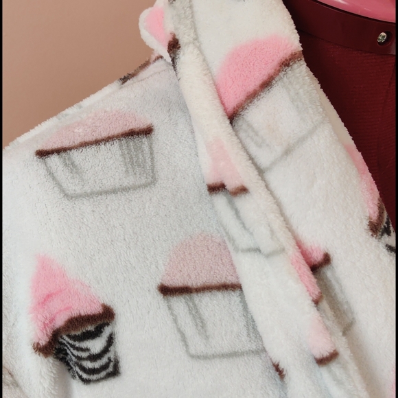 Fuzzy housecoat - Picture 2 of 3